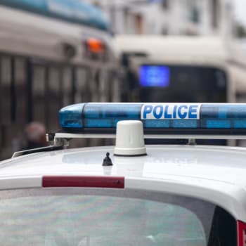Francouzská policie vyšetřuje smrt mladého školáka na předměstí Paříže.