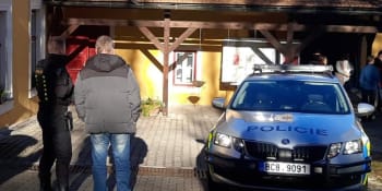 Student střední školy v Českém Krumlově vyhrožoval spolužačkám nožem. Zasáhla policie
