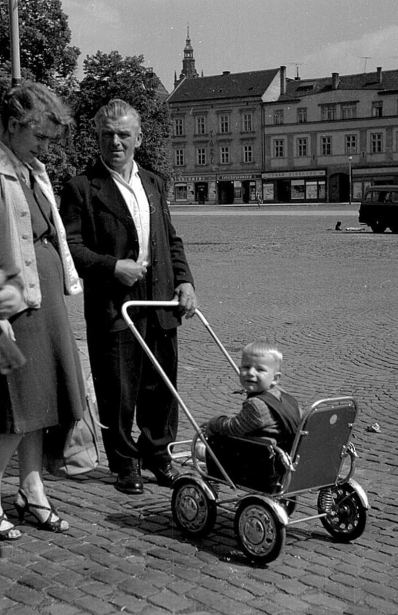 Petr Pavel jako malé dítě s rodinou.