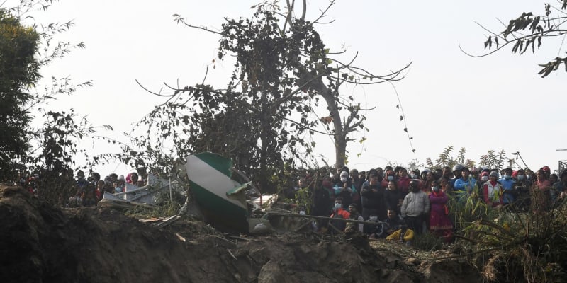 Pravděpodobnost, že někdo přežil nehodu letadla v Nepálu, je podle policie nízká.