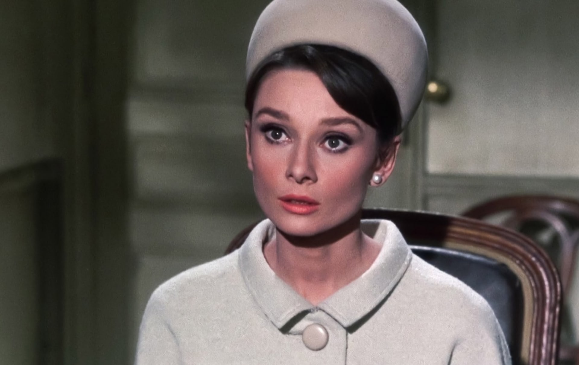 Audrey Hepburn neměla jednoduché dětství, otec od rodiny odešel, když jí bylo pouhých šest let.