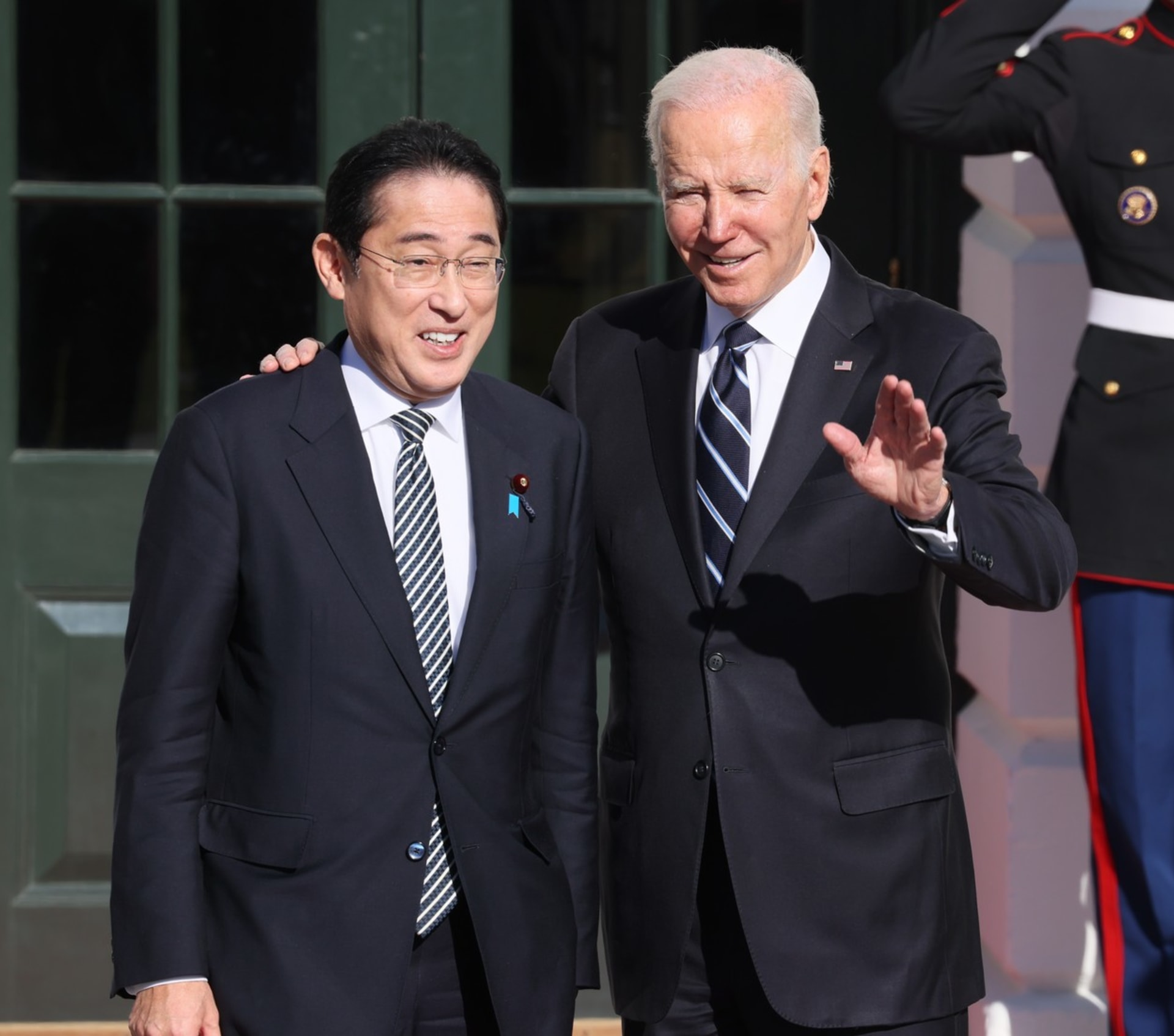 Japonský premiér Fumio Kišida a americký prezident Joe Biden jednali v Bílém domě