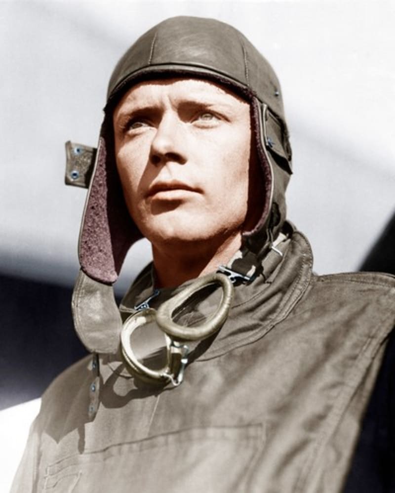 Letec Charles Lindbergh pokořil Atlantik.