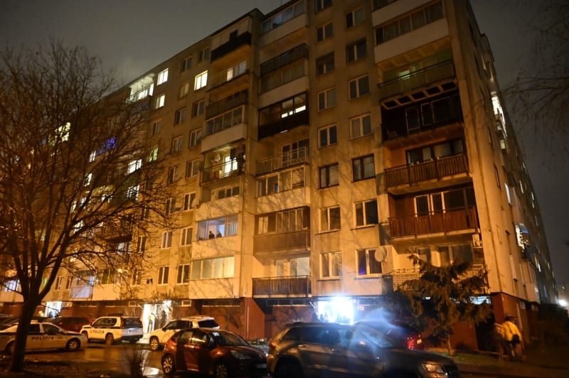 Masakr v Michalovcích. V bytě našli zastřelený manželský pár a jeho dvě děti