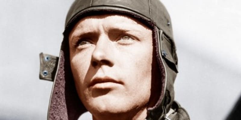 Letec Charles Lindbergh pokořil Atlantik.