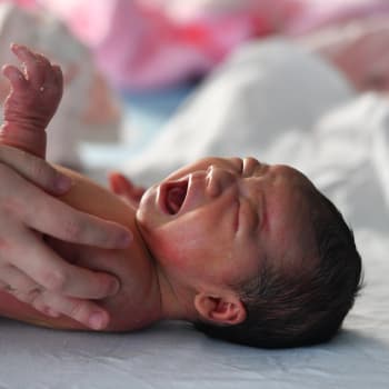 Novorozenec v čínské porodnici