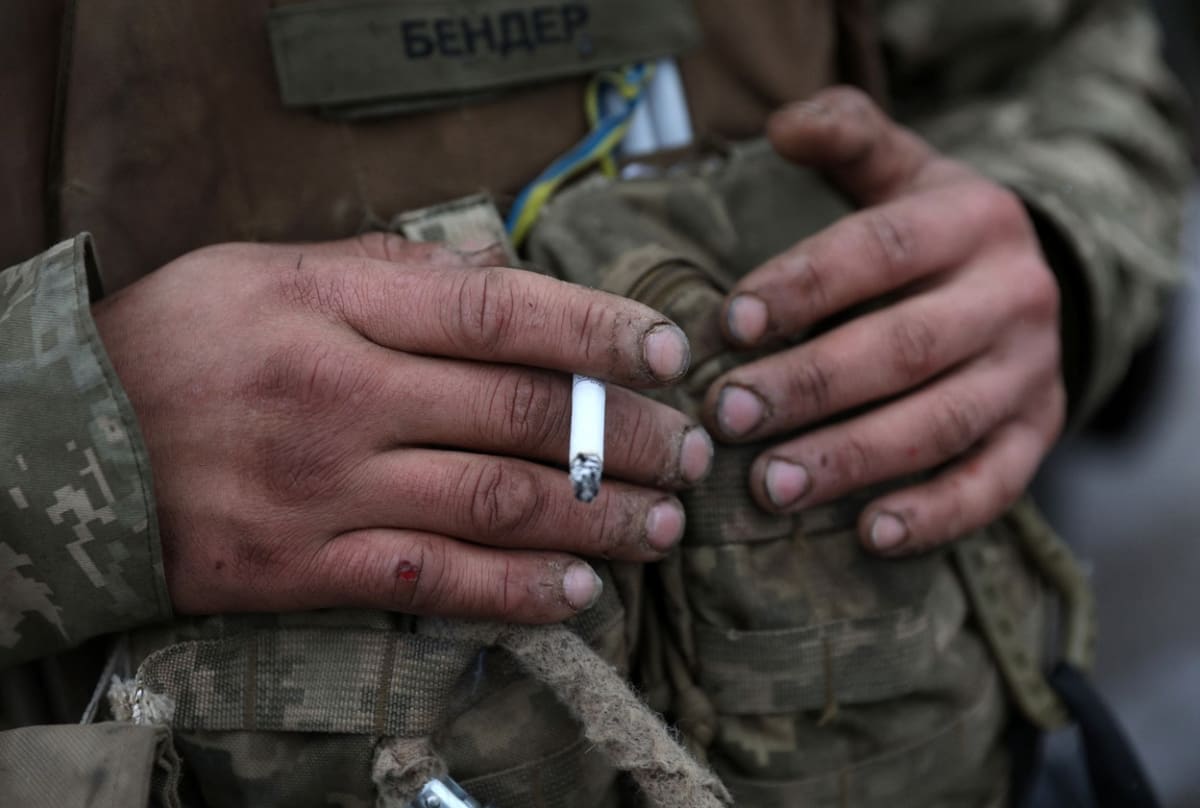 Ruce ukrajinského vojáka