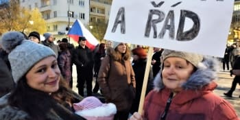 REPORTÁŽ z Pavlova mítinku v Ostravě: Pro příznivce formát, pro odpůrce prodejný generál