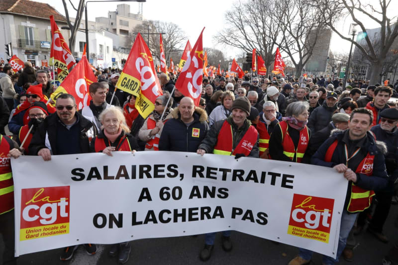 Ve Francii se stávky proti reformě důchodů zúčastnilo přes milion lidí.