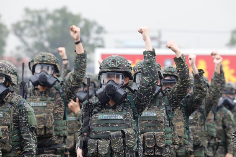 Tchajwanské ženy mohou sloužit v pravidelné armádě, ale po odchodu do výslužby se dosud nemohly stát rezervistkami.