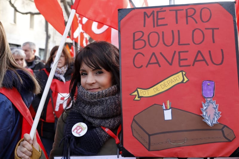 Ve Francii se stávky proti reformě důchodů zúčastnilo přes milion lidí.