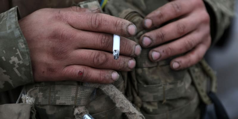 Ruce ukrajinského vojáka