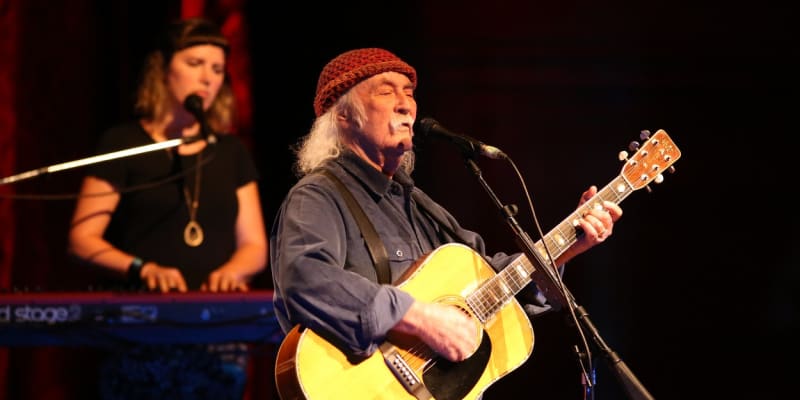 Ve věku 81 let zemřel americký kytarista David Crosby.