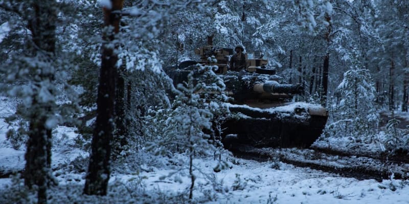 Americký tank Abrams M1A2 na cvičení ve Finsku