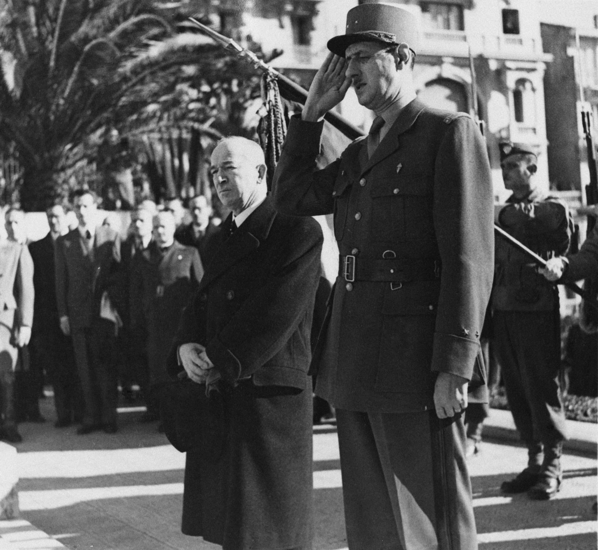 Charles de Gaulle a prezident Edvard Beneš v Alžírsku v roce 1944