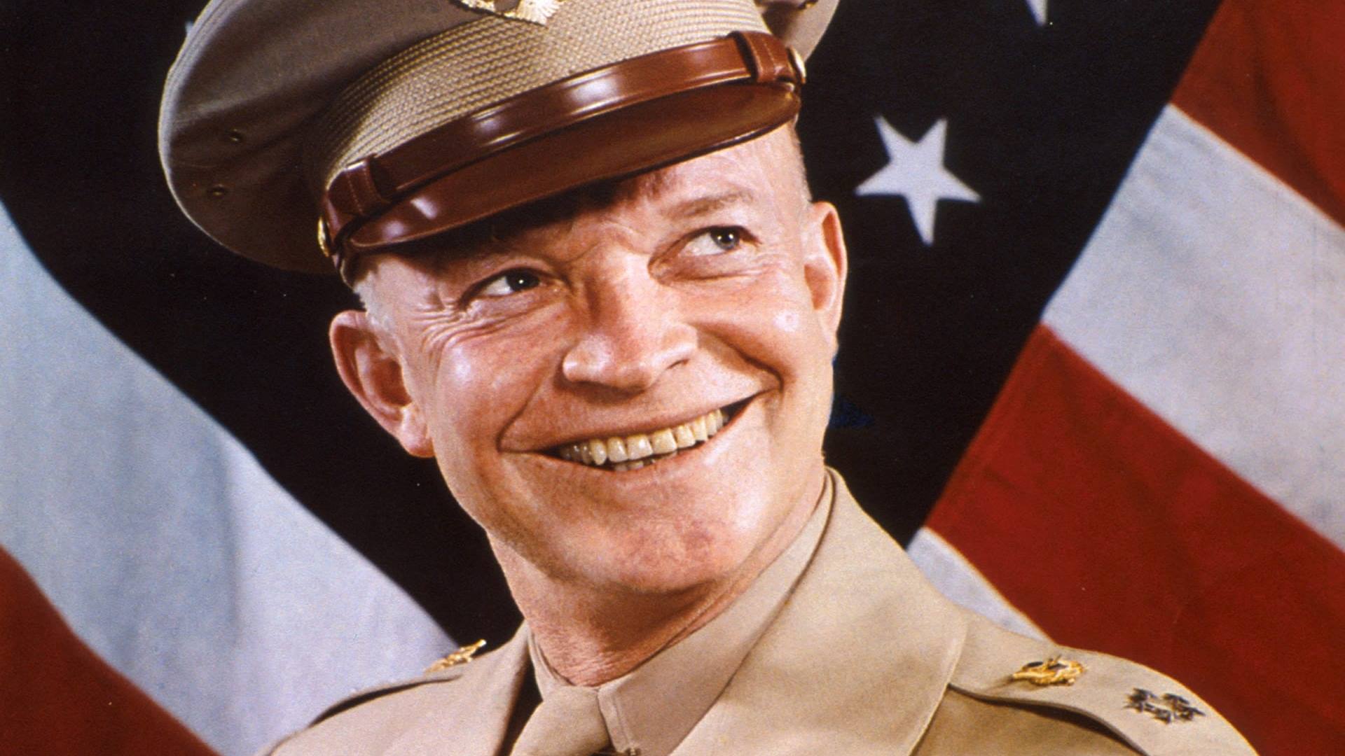 Dwight D. Eisenhower ukončil válku jako pětihvězdičkový generál, v roce 1953 byl zvolen prezidentem USA