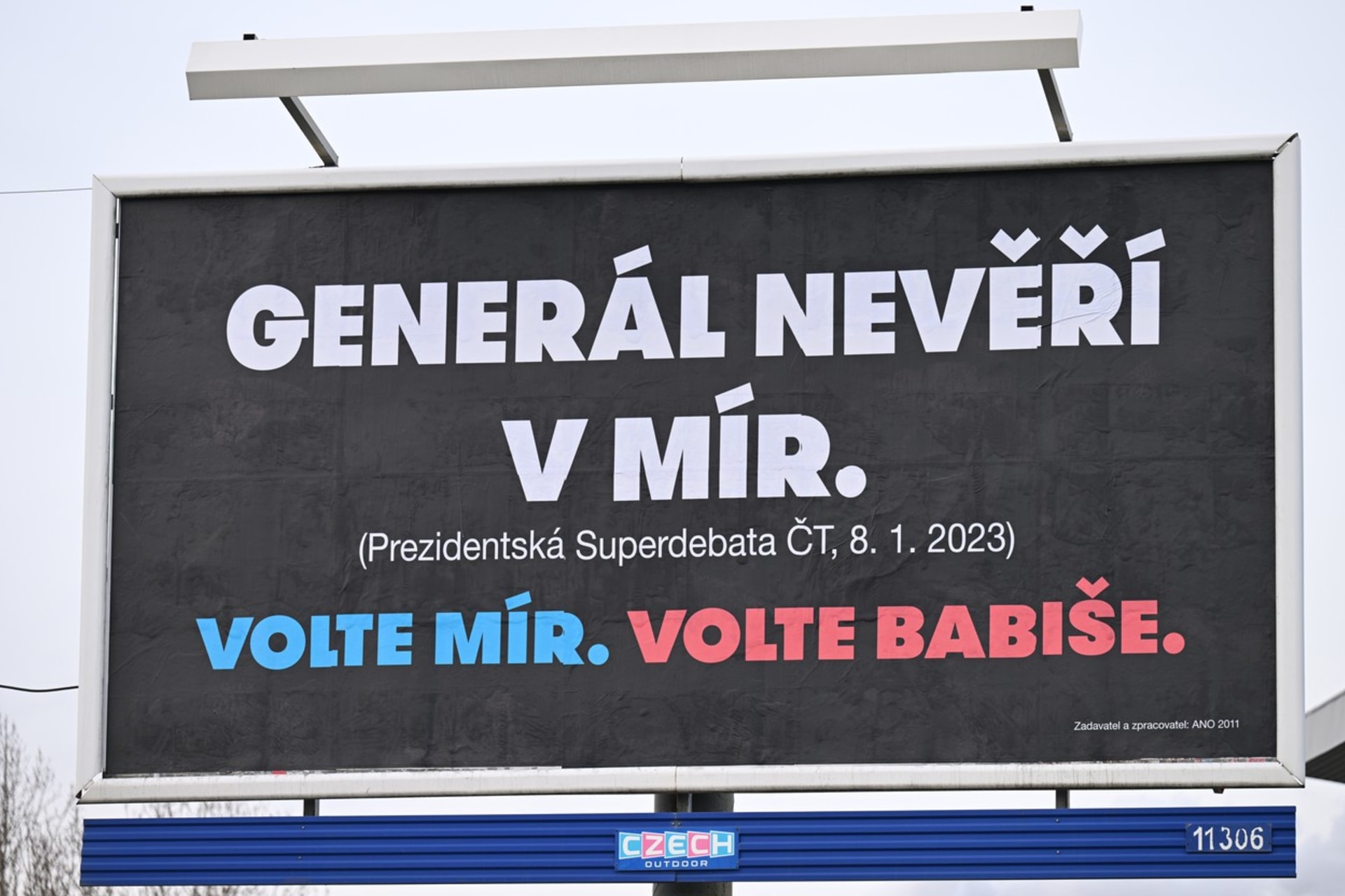 Billboard z dílny hnutí ANO zaměřený proti Petru Pavlovi