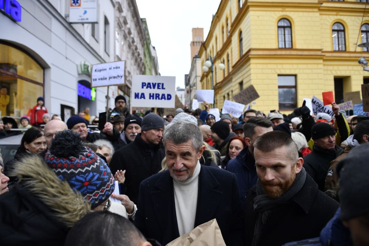Na setkáních s voliči provázeli Andreje Babiše jak příznivci, tak odpůrci.
