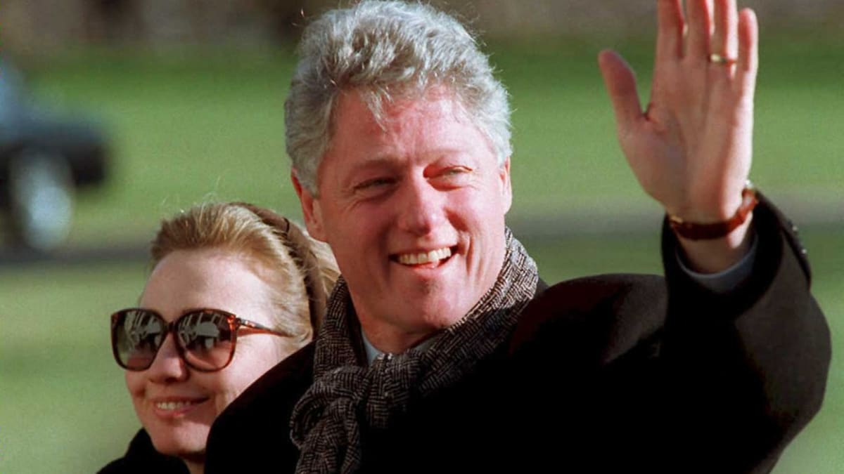 V dokumentech padla zmínka i o bývalém americkém prezidentovi Billu Clintonovi.