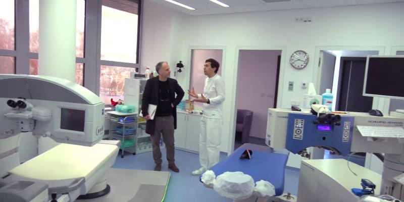 Lékaři ve Zlíně provedli unikátní operaci a odstranili pacientovi vetchozrakost