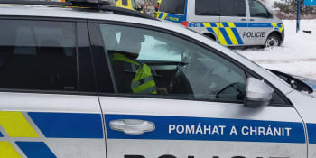 Tragická srážka vlaku s autem v Ostravě: Zemřely dvě děti, zasahuje policie i hasiči