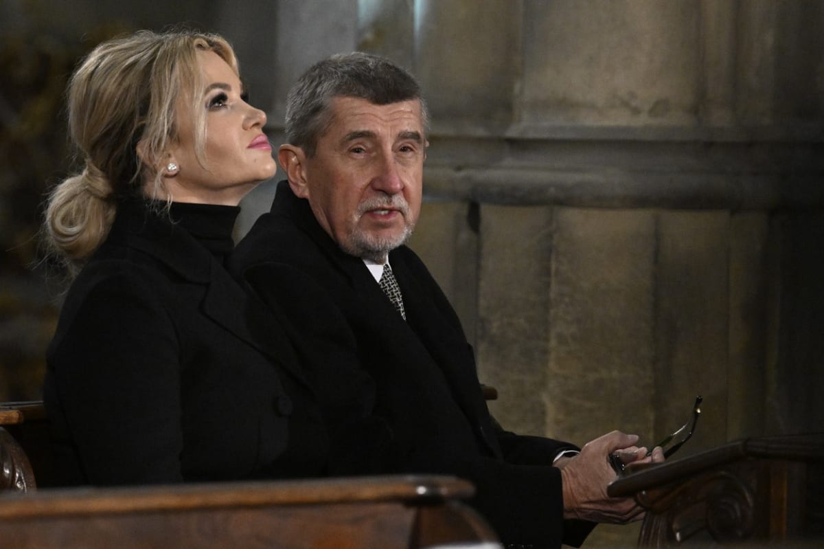 Andrej Babiš a jeho žena Monika na nedělní bohoslužbě za vlast v katedrále svatého Víta