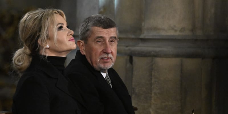 Andrej Babiš a jeho žena Monika na nedělní bohoslužbě za vlast v katedrále svatého Víta