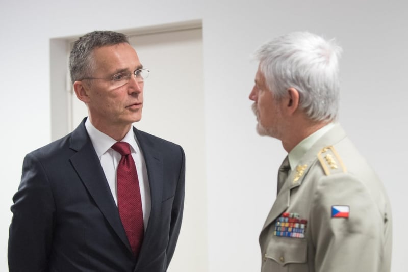 Petr Pavel s generálním tajemníkem NATO Jensem Stoltenbergem.
