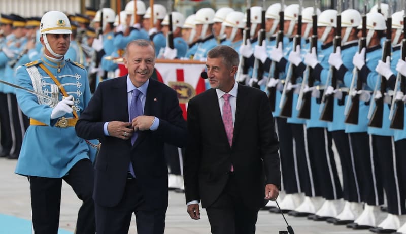 Andrej Babiš a turecký prezident Recep Tayyip Erdogan na přehlídce