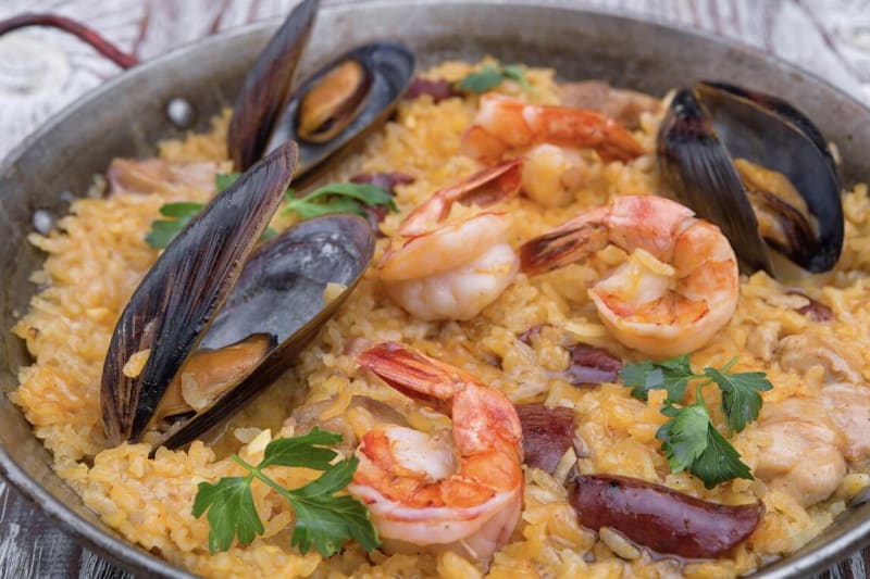 Paella patří ke španělským tradičním jídlům.