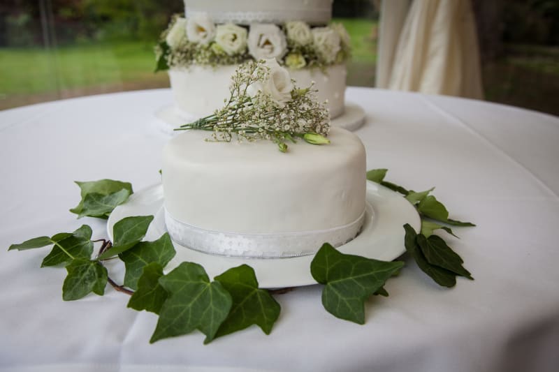 Břečťanem můžete ozdobit i svatební dort, ale pozor, listy rozhodně nejsou jedlé