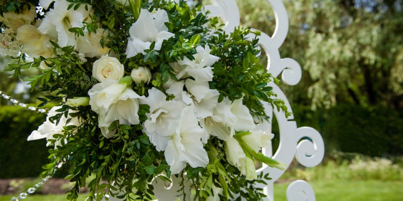 I v jarním nebo letním období můžete využít spoustu buxusu do svatebních kytic