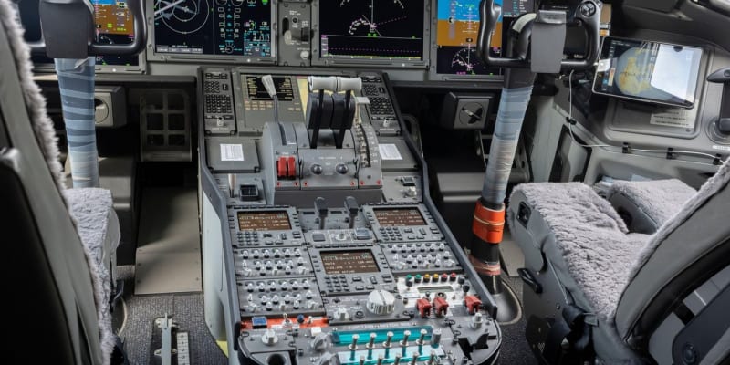 Boeing 777X obsluhují dva piloti
