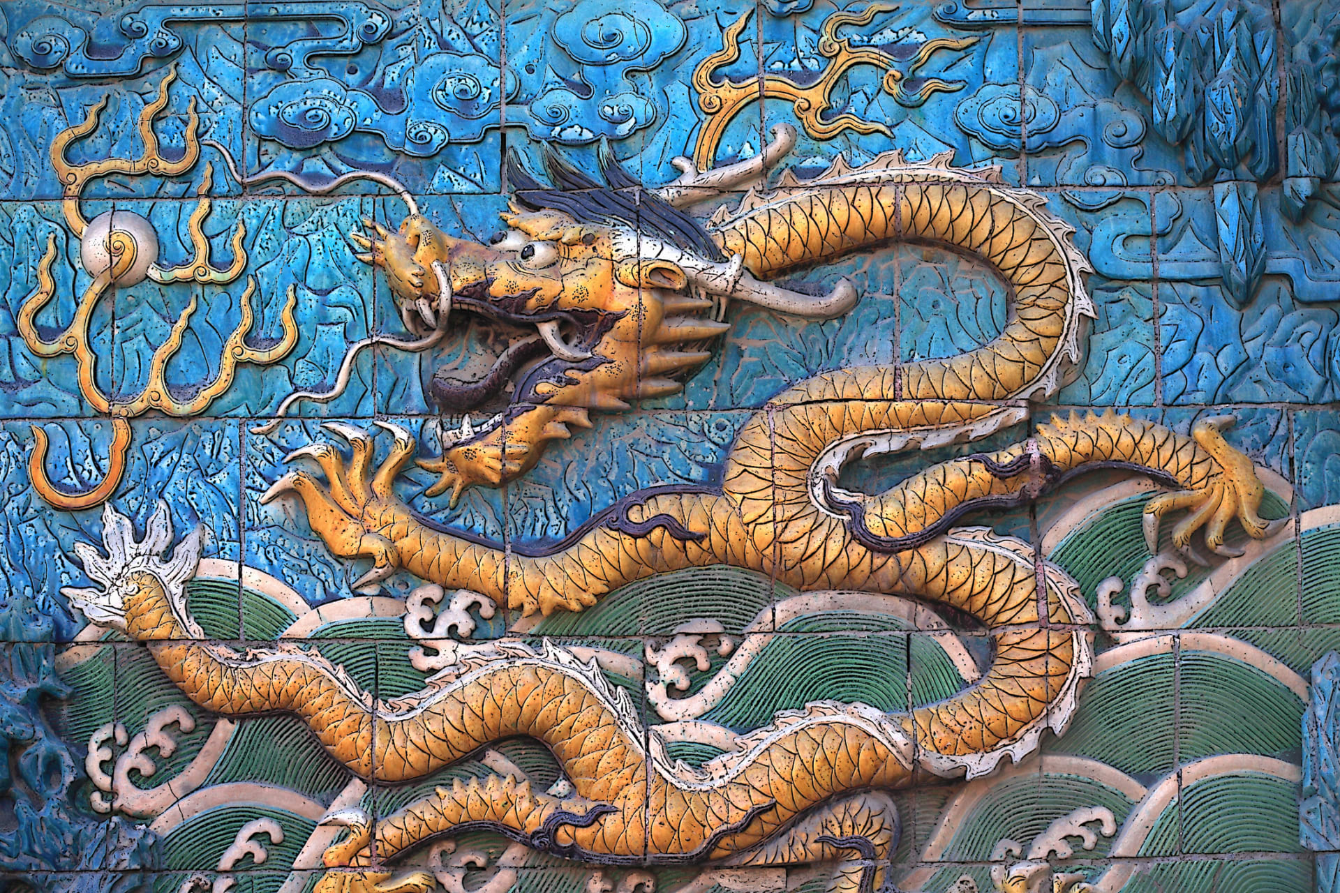 Čínský drak je symbolem štěstí, nesmrtelnosti, plození a aktivity