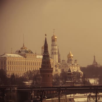 Kreml zahalený v mlze