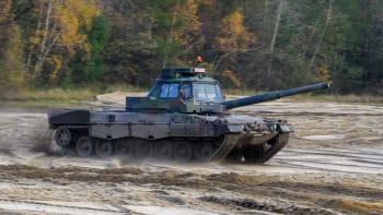 Rusové ukázali záběry, na nichž ničí tanky Leopard. Jsou to kombajny, smějí se jim bloggeři