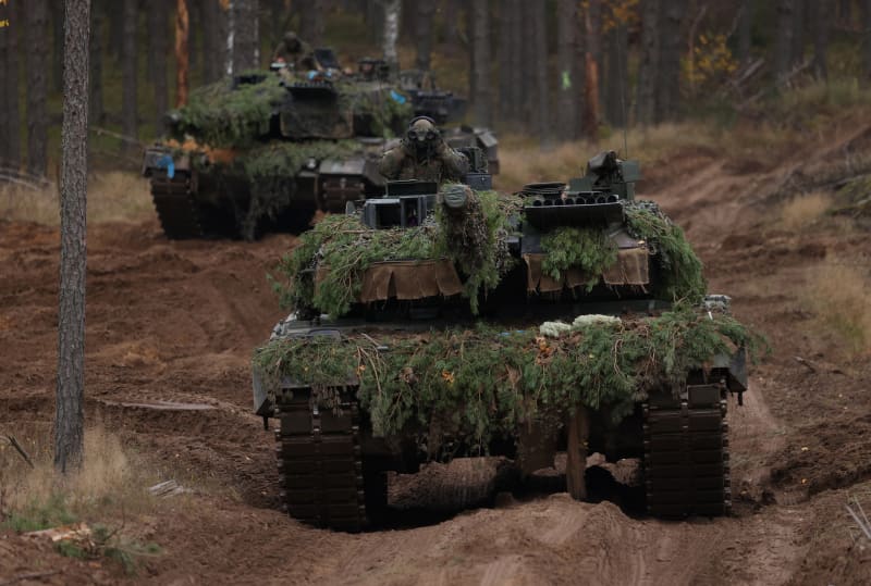Ukrajina zatím čeká na německé tanky Leopard 2, momentálně probíhá výcvik osádky. Na frontu by ale mohly brzy vyrazit.