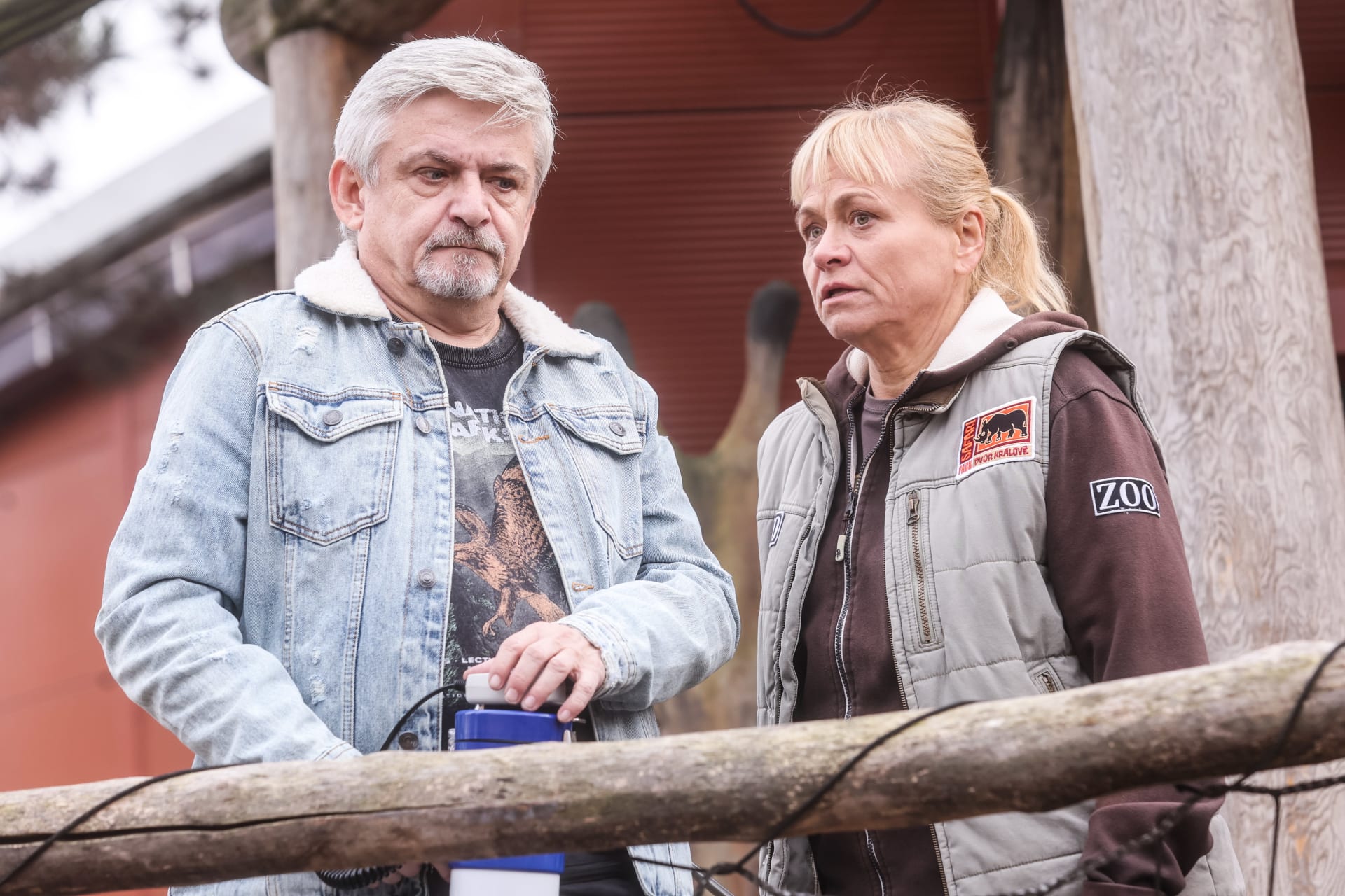 Michal Suchánek a Pavla Tomicová v seriálu ZOO.