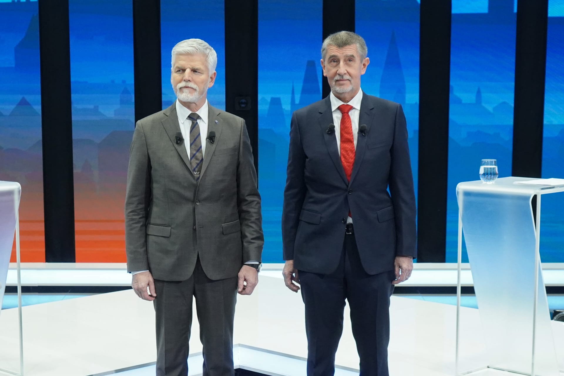 Zleva: Prezidentští kandidáti Petr Pavel a Andrej Babiš (ANO) v Superduelu: Bitva o Hrad na CNN Prima NEWS