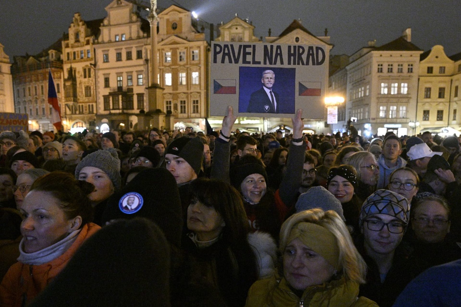 Tisíce lidí dorazily na závěrečnou akci prezidentského kandidáta Petra Pavla na Staroměstském náměstí v Praze.