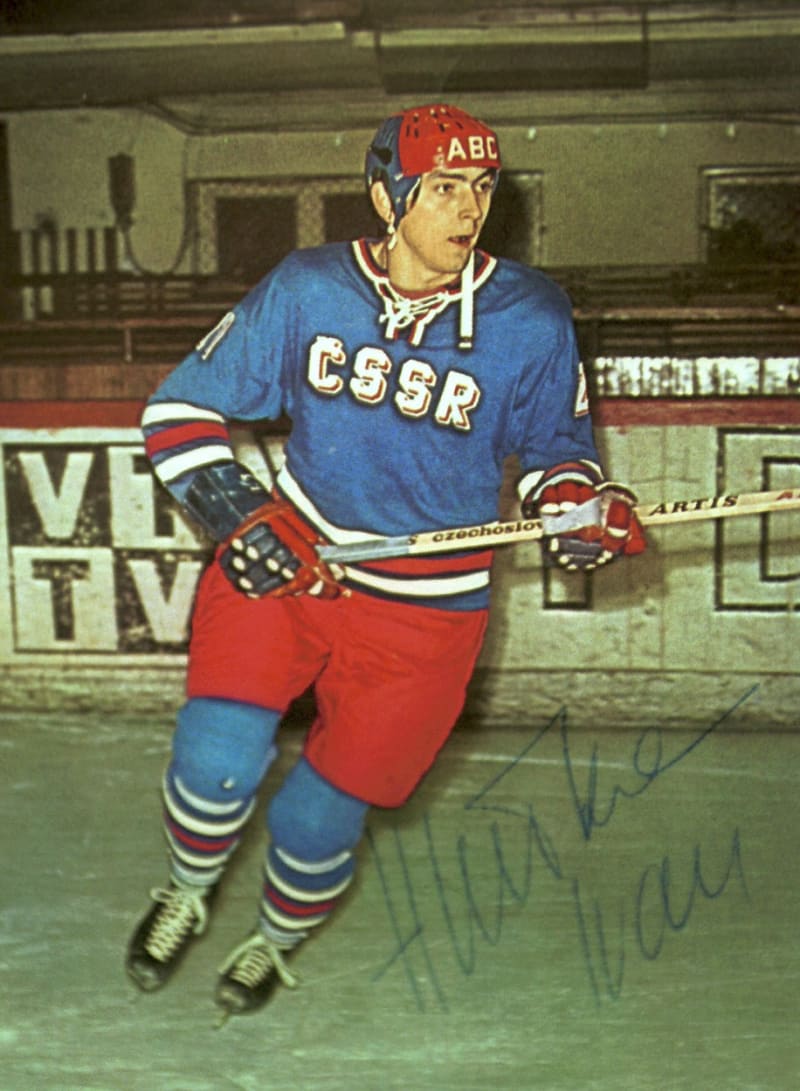 Mladíček Ivan Hlinka patřil k mistrům světa 1976 a 1977.