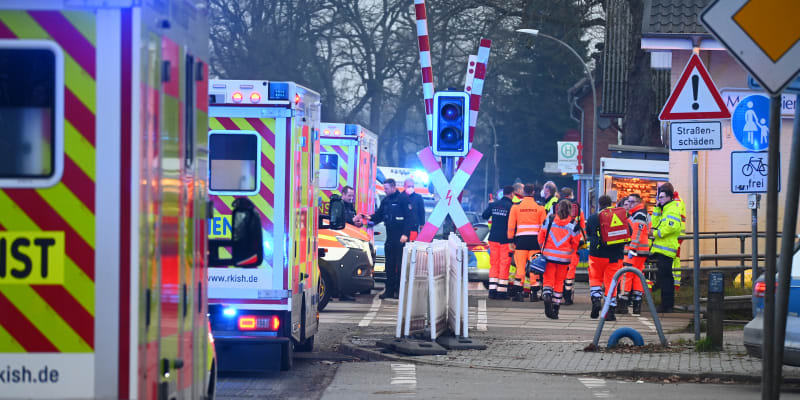 Na severu Německa po incidentu zasahovali záchranáři i policie. 