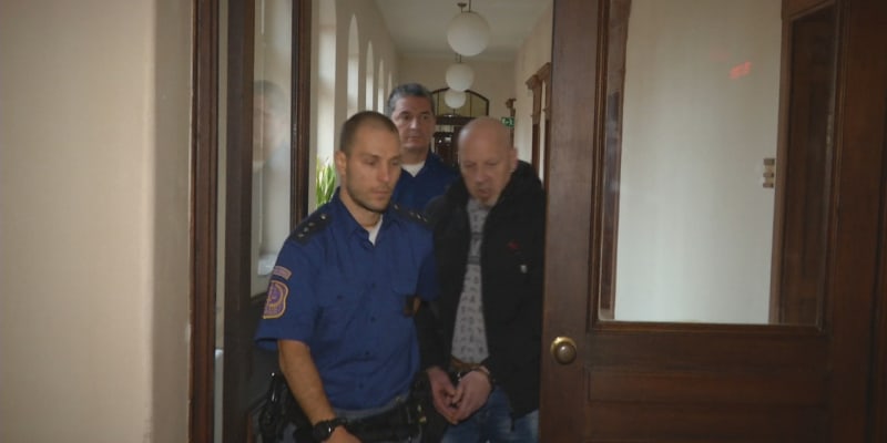 Miroslava K., který opilý ujížděl s dětmi před hlídkou, poslal soud za mříže.