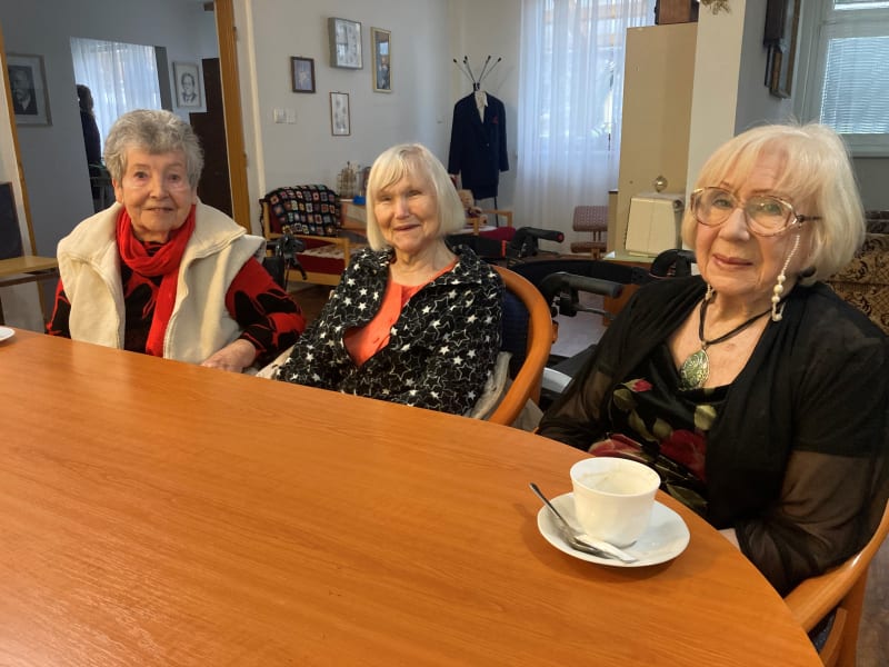 Tři voličky z domova seniorů: Paní Lenka, Anna a Jitka