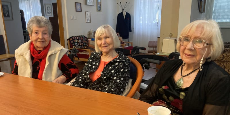Tři voličky z domova seniorů: Paní Lenka, Anna a Jitka