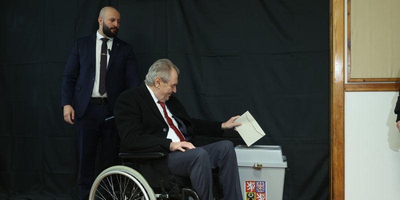 Prezident Miloš Zeman odvolil v Lánech.