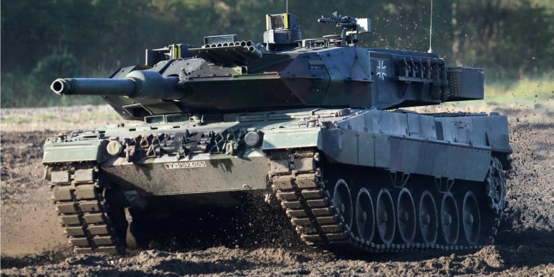 Za konstrukcí a výrobou Leopardů 2 stojí německá společnost Krauss-Maffei Wegmann.