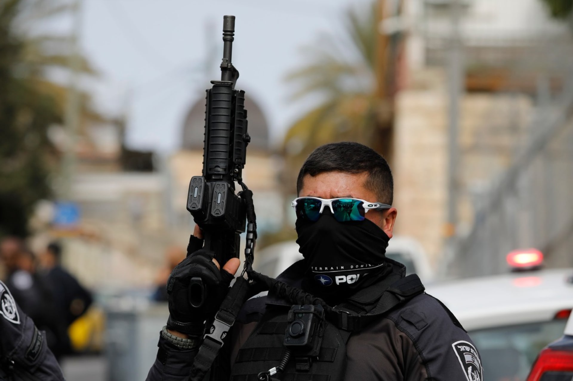 Izraelské bezpečnostní složky jsou v pohotovosti. Po terorismu v jeruzalémské synagoze, kde zemřelo sedm lidí, došlo k dalšímu činu z rukou teprve 13letého Palestince.