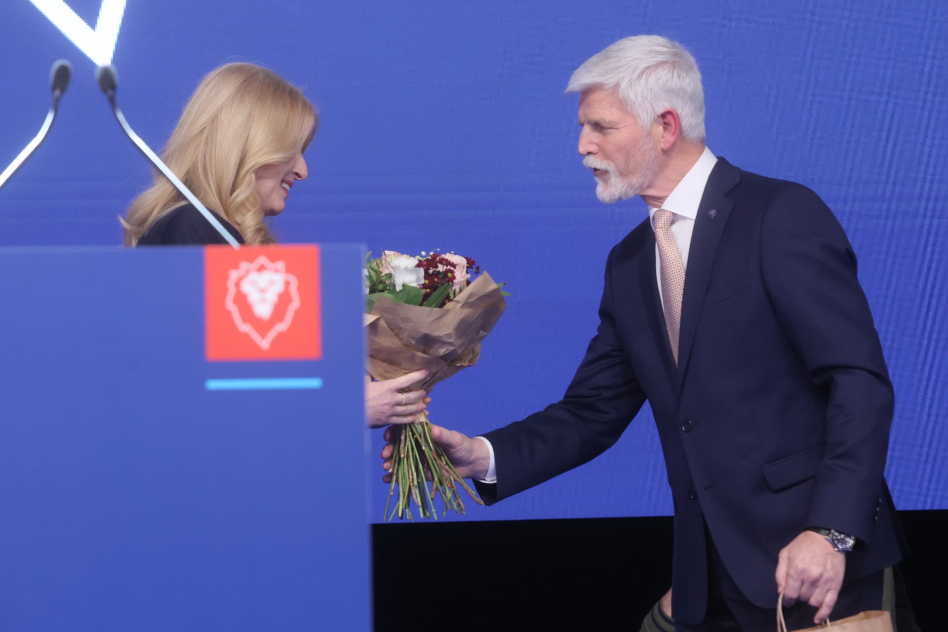 Do štábu nově zvolené hlavy státu Petra Pavla zavítala i slovenská prezidentka Zuzana Čaputová