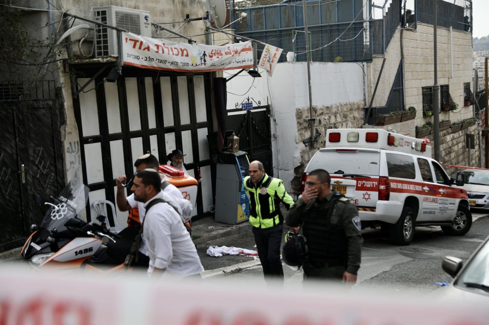 V Jeruzalémě došlo k další střelbě, kdy 13letý Palestinec postřelil dva lidi.